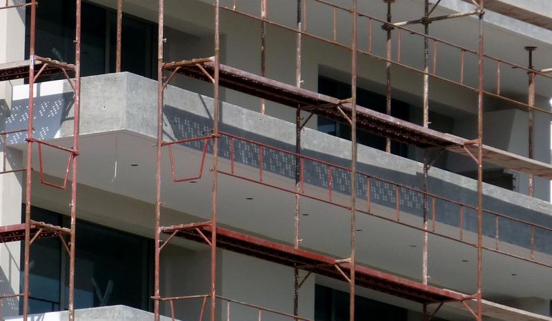 ΚΑΤΑΡΕΥΣΗ ΣΚΑΛΩΣΙΑΣ ΣΕ ΕΡΓΑΣΙΕΣ ΣΥΝΤΗΡΗΣΗΣ ΣΤΟ ΚΛΕΙΣΤΟ ΓΥΜΝΑΣΤΗΡΙΟ ΔΗΜΟΥ ΒΥΡΩΝΑ